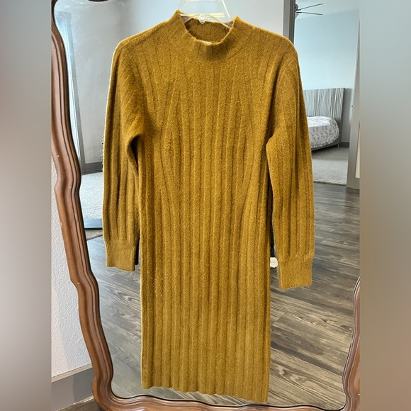 Sweater  dress - Picture 1 of 3